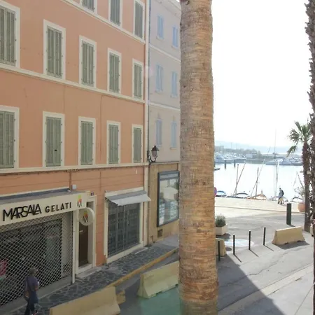 Apartment T2 Sur Le Port De *