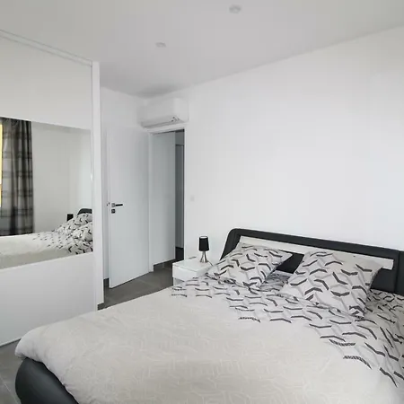 Apartment T2 Sur Le Port De *
